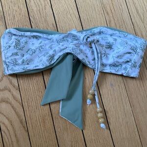 Hollister Bikini Top Women’s XS Bandeau Cinched Green White Tropical Bead Beach